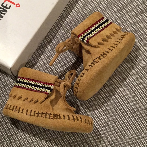 Minnetonka Baby Infant Braid Bootie moccasin | Size 2 - Picture 3 of 8